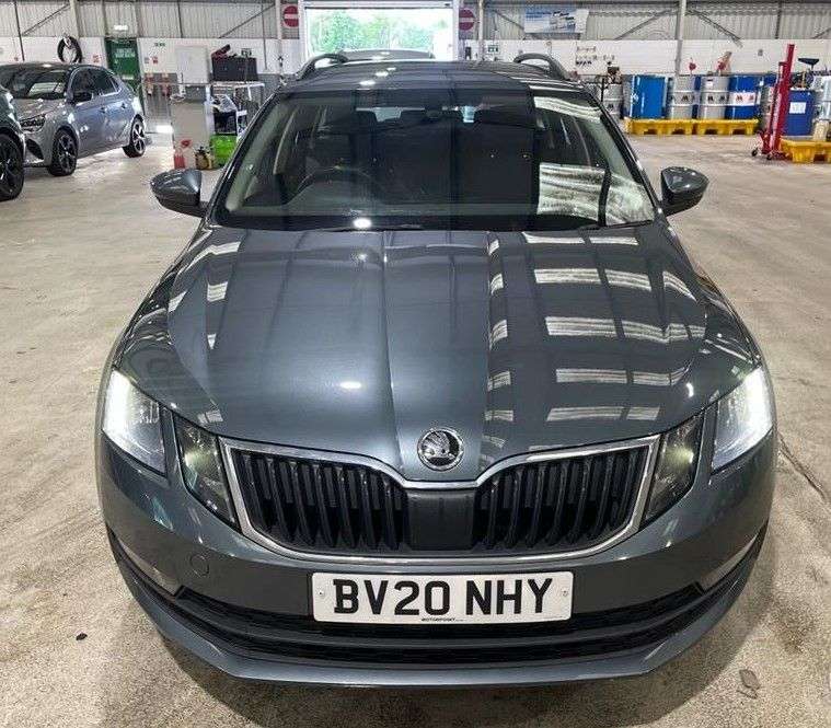 A 2020 SKODA OCTAVIA 1.0 TSI SE Drive Estate 5dr Petrol Manual Euro 6 (s/s) (115 ps) A 2020 SKODA OCTAVIA 1.0 TSI SE Drive Estate 5dr Petrol Manual Euro 6 (s/s) (115 ps)