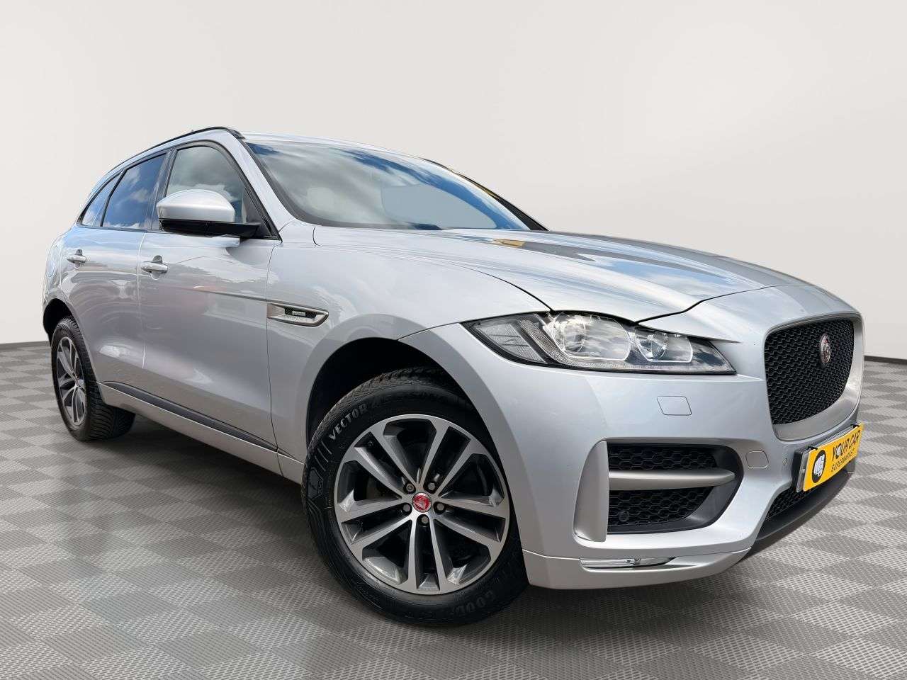 A 2017 JAGUAR F-PACE 2.0 D180 R-Sport SUV 5dr Diesel Auto AWD Euro 6 (s/s) (180 ps) Pan Roof, Re A 2017 JAGUAR F-PACE 2.0 D180 R-Sport SUV 5dr Diesel Auto AWD Euro 6 (s/s) (180 ps) Pan Roof, Re