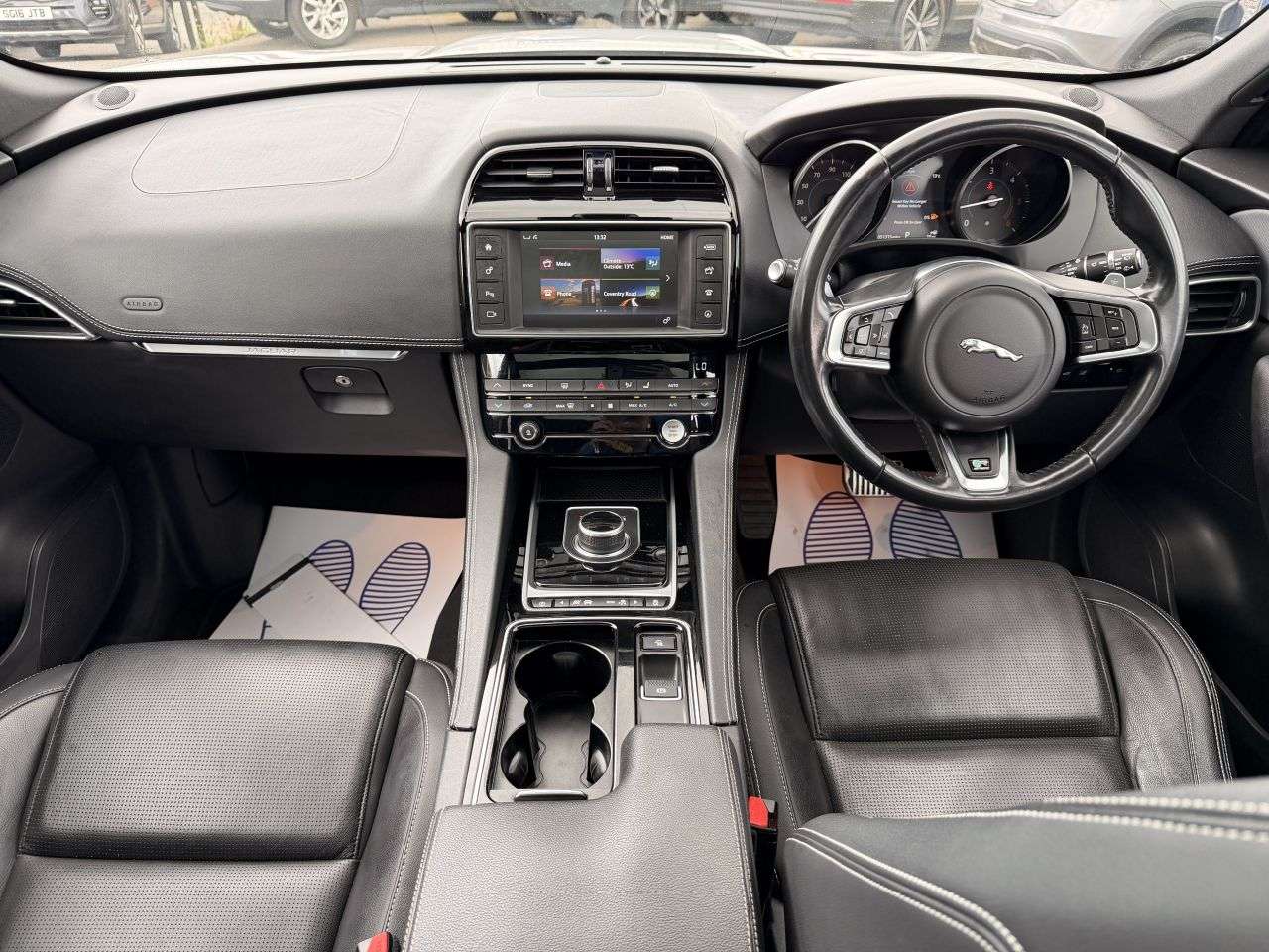 2017 JAGUAR F-PACE 2017 JAGUAR F-PACE