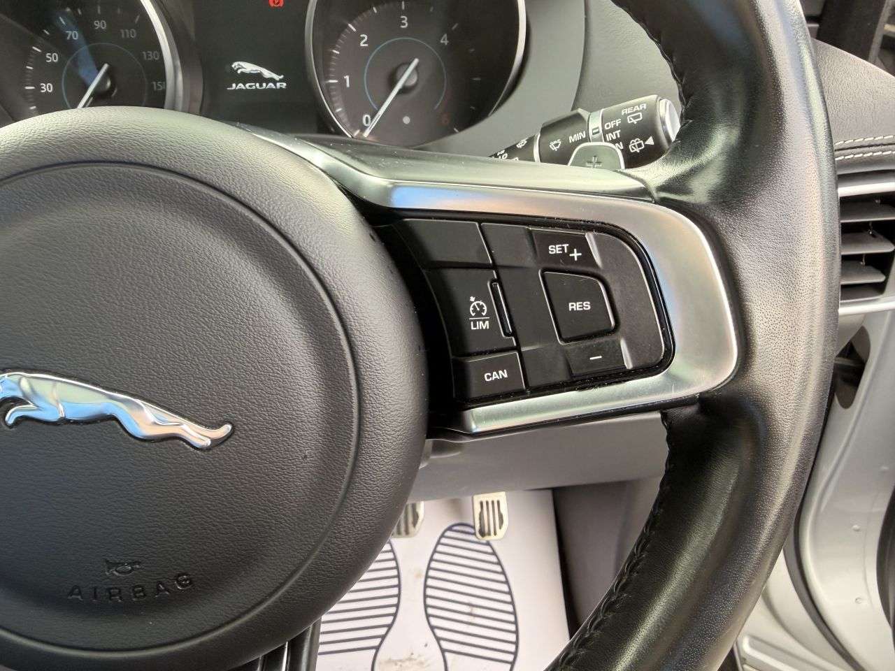 2017 JAGUAR F-PACE 2017 JAGUAR F-PACE