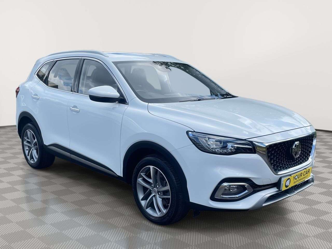 A 2022 MG MG HS 1.5 T-GDI Exclusive SUV 5dr Petrol Manual Euro 6 (s/s) (162 ps) Rear Camera A 2022 MG MG HS 1.5 T-GDI Exclusive SUV 5dr Petrol Manual Euro 6 (s/s) (162 ps) Rear Camera