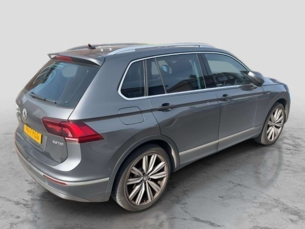 A 2017 VOLKSWAGEN TIGUAN 2.0 TDI BlueMotion Tech SEL SUV 5dr Diesel Manual Euro 6 (s/s) (150 ps) A 2017 VOLKSWAGEN TIGUAN 2.0 TDI BlueMotion Tech SEL SUV 5dr Diesel Manual Euro 6 (s/s) (150 ps)