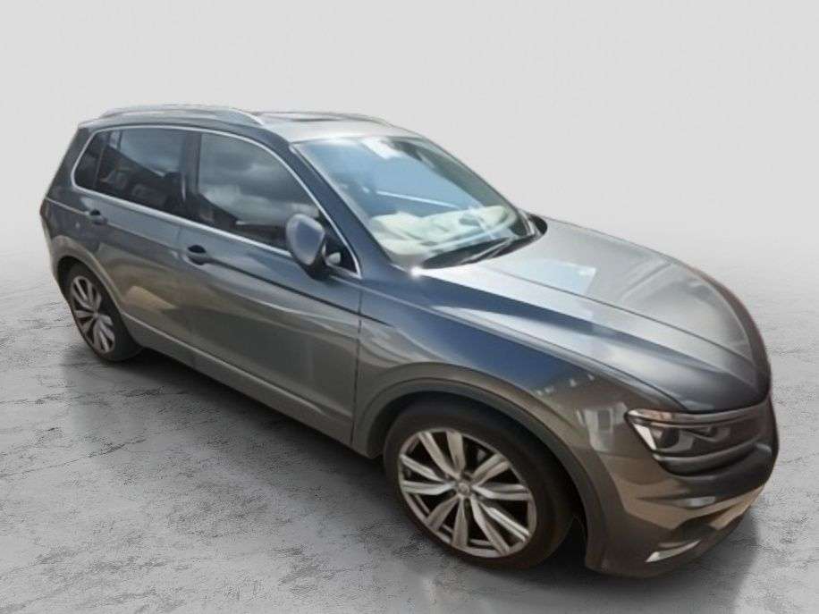 A 2017 VOLKSWAGEN TIGUAN 2.0 TDI BlueMotion Tech SEL SUV 5dr Diesel Manual Euro 6 (s/s) (150 ps) A 2017 VOLKSWAGEN TIGUAN 2.0 TDI BlueMotion Tech SEL SUV 5dr Diesel Manual Euro 6 (s/s) (150 ps)
