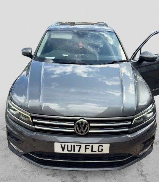 A 2017 VOLKSWAGEN TIGUAN 2.0 TDI BlueMotion Tech SEL SUV 5dr Diesel Manual Euro 6 (s/s) (150 ps) A 2017 VOLKSWAGEN TIGUAN 2.0 TDI BlueMotion Tech SEL SUV 5dr Diesel Manual Euro 6 (s/s) (150 ps)