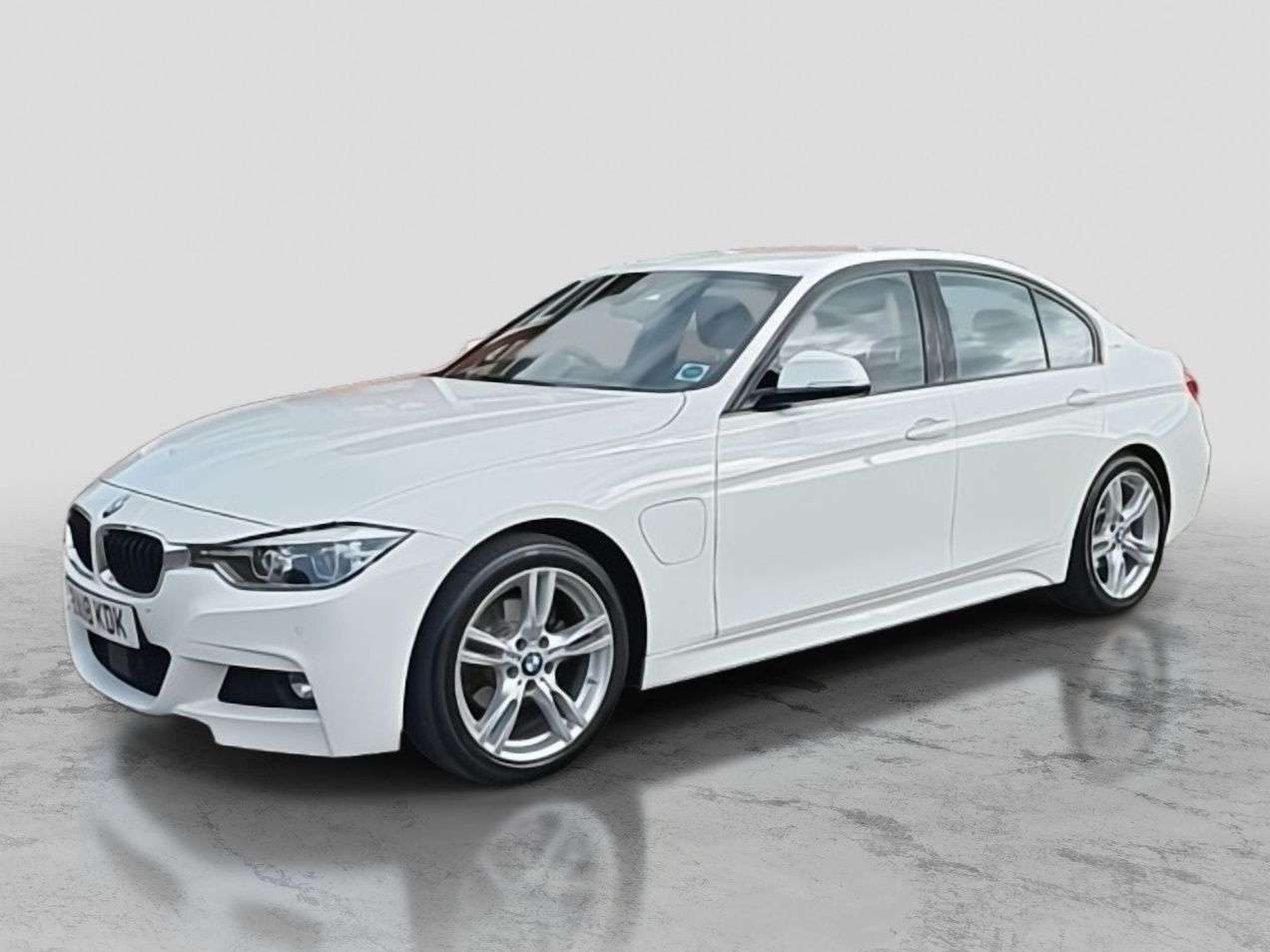 A 2018 BMW 3 SERIES 2.0 330e 7.6kWh M Sport Saloon 4dr Petrol Plug-in Hybrid Auto Euro 6 (s/s) A 2018 BMW 3 SERIES 2.0 330e 7.6kWh M Sport Saloon 4dr Petrol Plug-in Hybrid Auto Euro 6 (s/s)