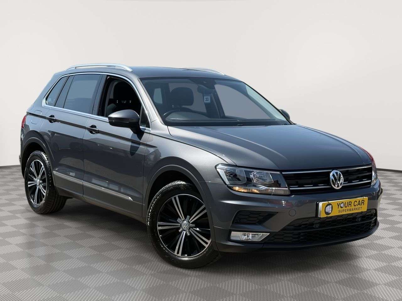 A 2017 VOLKSWAGEN TIGUAN 2.0 TDI BlueMotion Tech SE SUV 5dr Diesel Manual Euro 6 (s/s) (150 ps) SERV A 2017 VOLKSWAGEN TIGUAN 2.0 TDI BlueMotion Tech SE SUV 5dr Diesel Manual Euro 6 (s/s) (150 ps) SERV
