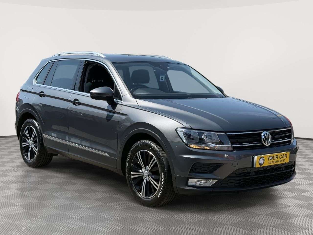 A 2017 VOLKSWAGEN TIGUAN 2.0 TDI BlueMotion Tech SE SUV 5dr Diesel Manual Euro 6 (s/s) (150 ps) SERV A 2017 VOLKSWAGEN TIGUAN 2.0 TDI BlueMotion Tech SE SUV 5dr Diesel Manual Euro 6 (s/s) (150 ps) SERV