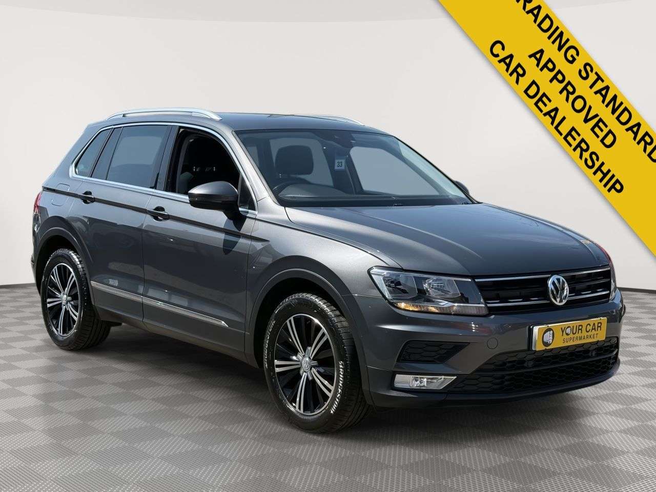 A 2017 VOLKSWAGEN TIGUAN 2.0 TDI BlueMotion Tech SE SUV 5dr Diesel Manual Euro 6 (s/s) (150 ps) SERV A 2017 VOLKSWAGEN TIGUAN 2.0 TDI BlueMotion Tech SE SUV 5dr Diesel Manual Euro 6 (s/s) (150 ps) SERV