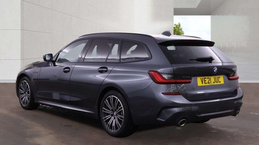 A 2021 BMW 3 SERIES 2.0 330e 12kWh M Sport Touring 5dr Petrol Plug-in Hybrid Auto Euro 6 (s/s) A 2021 BMW 3 SERIES 2.0 330e 12kWh M Sport Touring 5dr Petrol Plug-in Hybrid Auto Euro 6 (s/s)