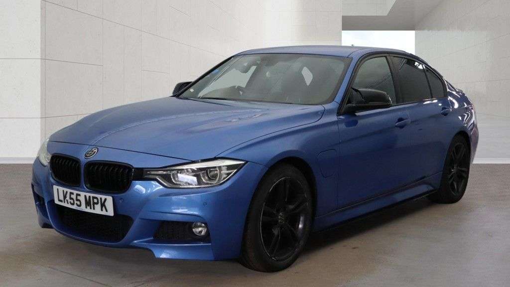 A 2016 BMW 3 SERIES 2.0 330e 7.6kWh M Sport Saloon 4dr Petrol Plug-in Hybrid Auto Euro 6 (s/s) A 2016 BMW 3 SERIES 2.0 330e 7.6kWh M Sport Saloon 4dr Petrol Plug-in Hybrid Auto Euro 6 (s/s)