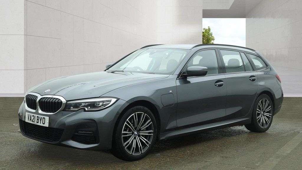 A 2021 BMW 3 SERIES 2.0 330e 12kWh M Sport Touring 5dr Petrol Plug-in Hybrid Auto Euro 6 (s/s) A 2021 BMW 3 SERIES 2.0 330e 12kWh M Sport Touring 5dr Petrol Plug-in Hybrid Auto Euro 6 (s/s)