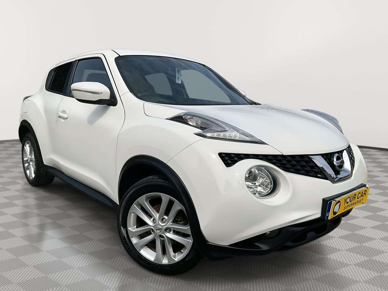 A 2015 NISSAN JUKE 1.6 Acenta Premium SUV 5dr Petrol XTRON Euro 5 (117 ps) 2 KEYS LONG MOT A 2015 NISSAN JUKE 1.6 Acenta Premium SUV 5dr Petrol XTRON Euro 5 (117 ps) 2 KEYS LONG MOT