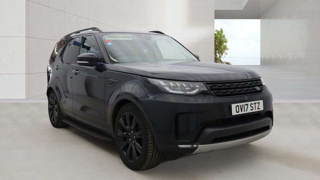A 2017 LAND ROVER DISCOVERY 2.0 SD4 HSE Luxury SUV 5dr Diesel Auto 4WD Euro 6 (s/s) (240 ps) 2 keys + s A 2017 LAND ROVER DISCOVERY 2.0 SD4 HSE Luxury SUV 5dr Diesel Auto 4WD Euro 6 (s/s) (240 ps) 2 keys + s