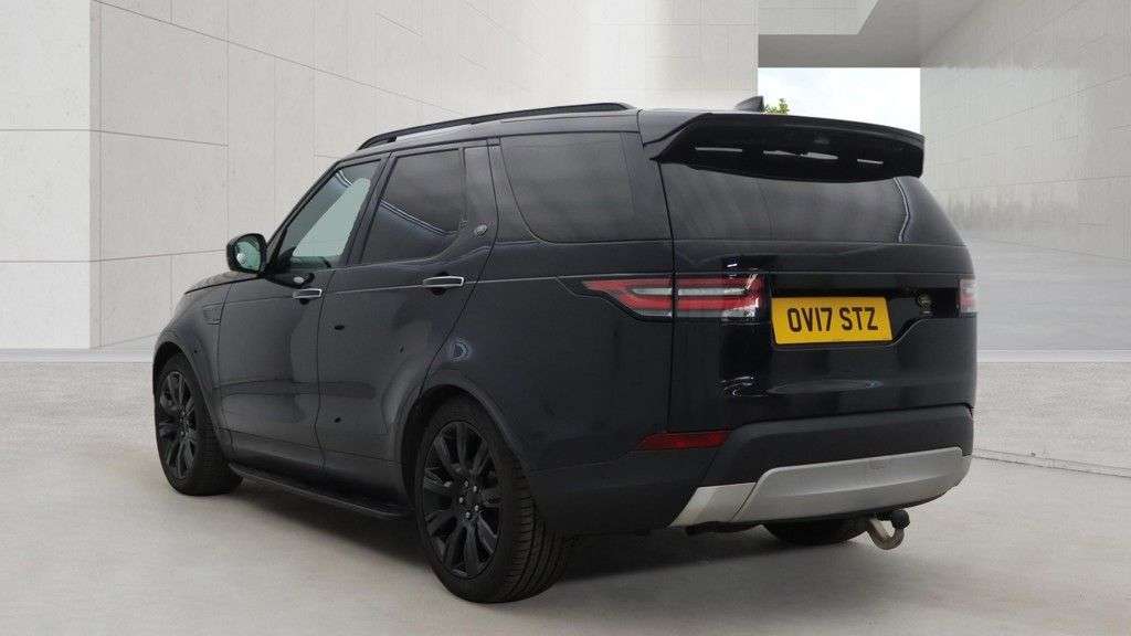 A 2017 LAND ROVER DISCOVERY 2.0 SD4 HSE Luxury SUV 5dr Diesel Auto 4WD Euro 6 (s/s) (240 ps) 2 keys + s A 2017 LAND ROVER DISCOVERY 2.0 SD4 HSE Luxury SUV 5dr Diesel Auto 4WD Euro 6 (s/s) (240 ps) 2 keys + s