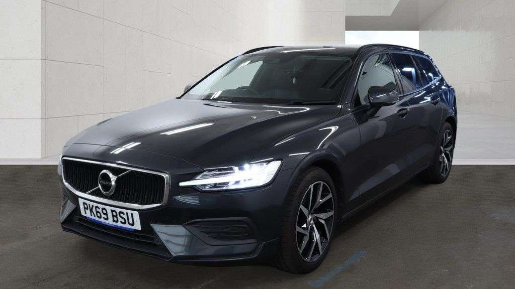 A 2019 VOLVO V60 2.0 D4 Momentum Plus Estate 5dr Diesel Manual Euro 6 (s/s) (190 ps) SERVICE A 2019 VOLVO V60 2.0 D4 Momentum Plus Estate 5dr Diesel Manual Euro 6 (s/s) (190 ps) SERVICE