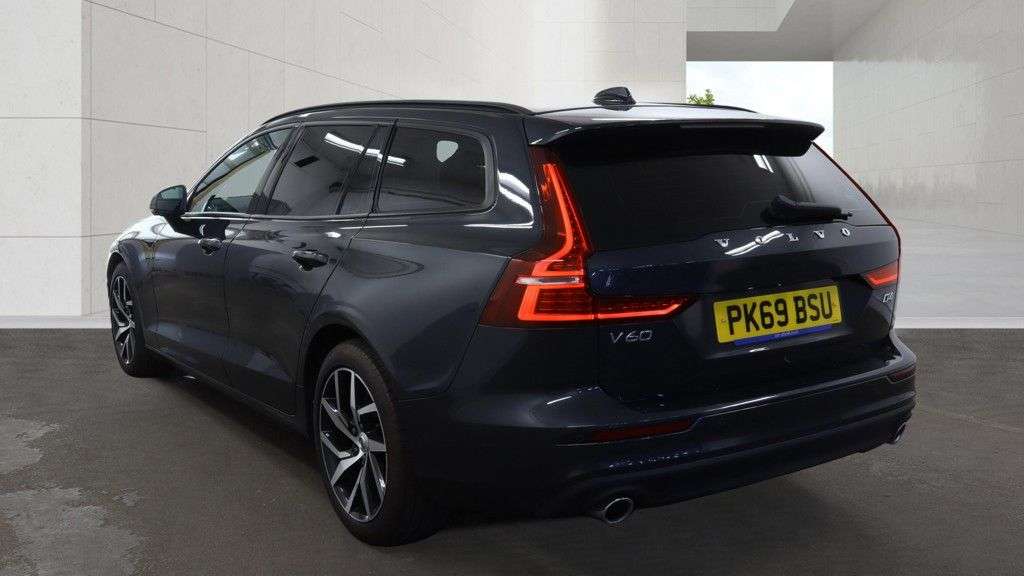 A 2019 VOLVO V60 2.0 D4 Momentum Plus Estate 5dr Diesel Manual Euro 6 (s/s) (190 ps) SERVICE A 2019 VOLVO V60 2.0 D4 Momentum Plus Estate 5dr Diesel Manual Euro 6 (s/s) (190 ps) SERVICE