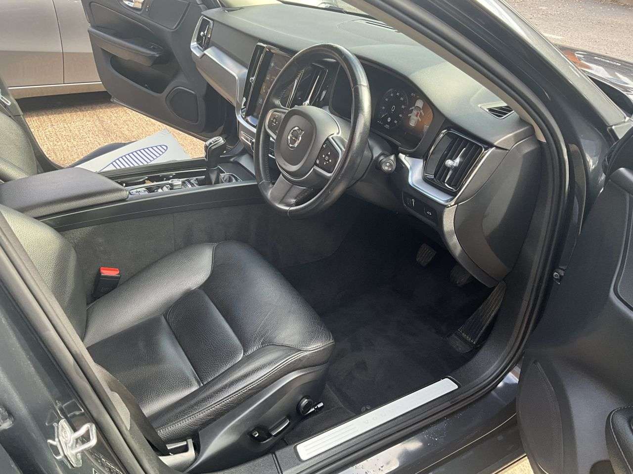 2019 VOLVO V60 2019 VOLVO V60