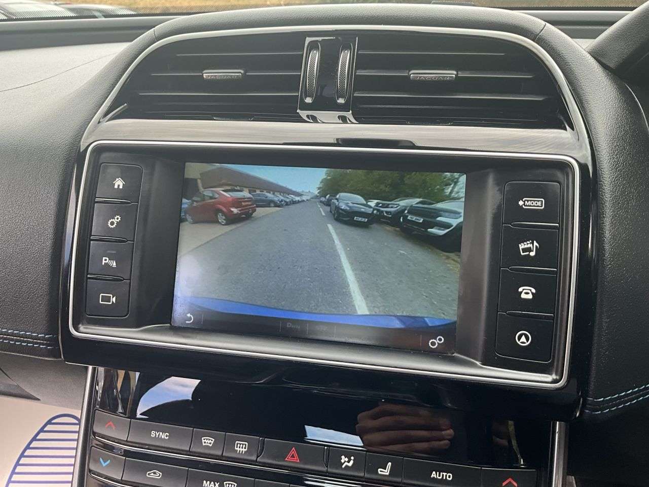 2016 JAGUAR XE 2016 JAGUAR XE