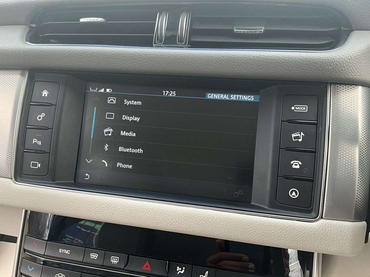 2017 JAGUAR XF 2017 JAGUAR XF