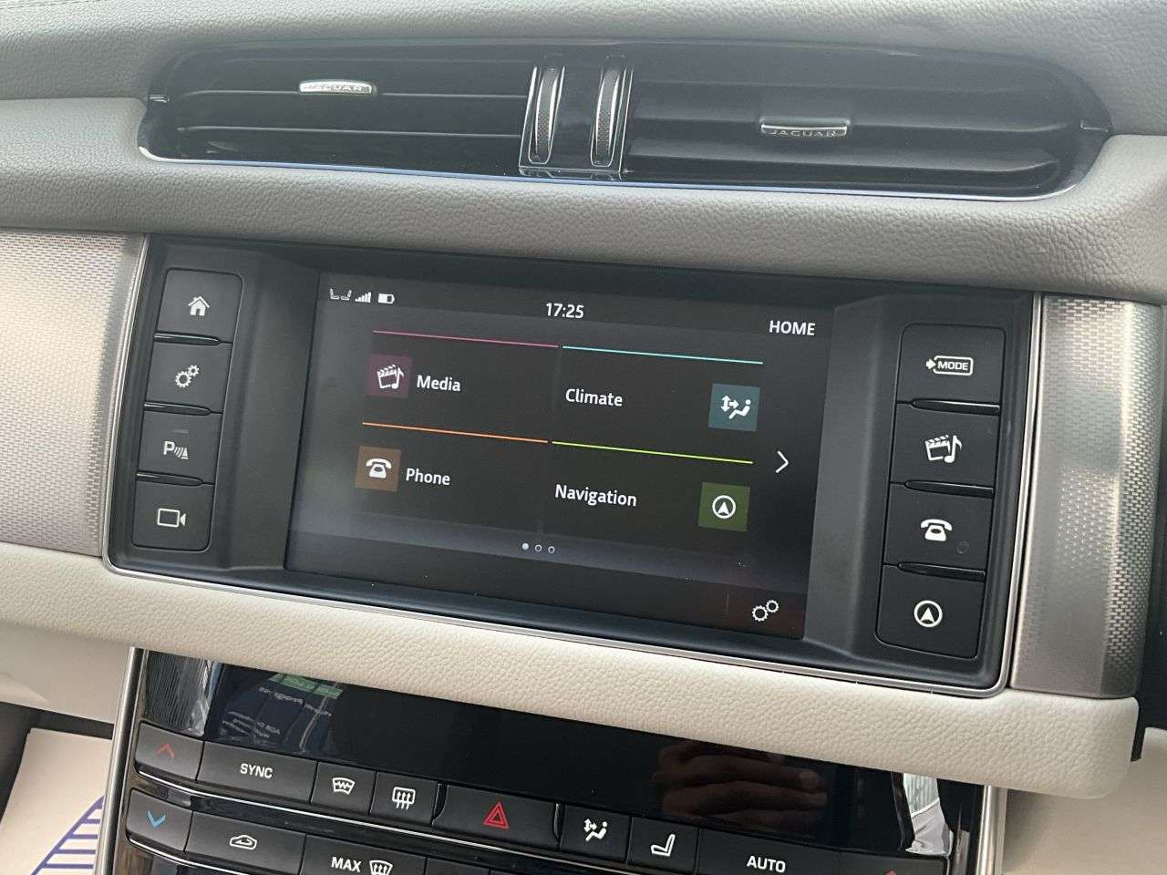 2017 JAGUAR XF 2017 JAGUAR XF