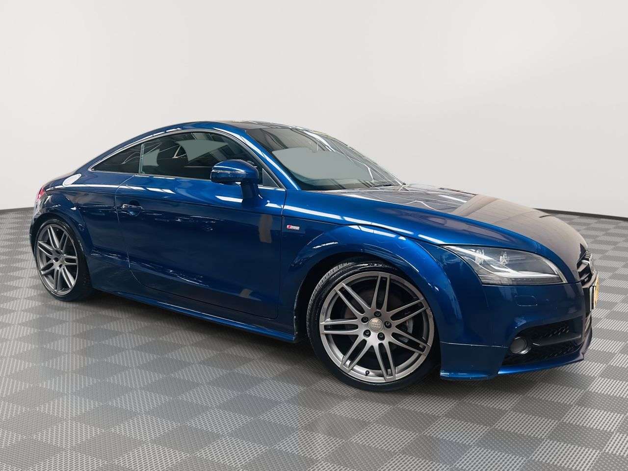 A 2013 AUDI TT 2.0 TDI Black Edition Coupe 3dr Diesel S Tronic quattro Euro 5 (170 ps) A 2013 AUDI TT 2.0 TDI Black Edition Coupe 3dr Diesel S Tronic quattro Euro 5 (170 ps)