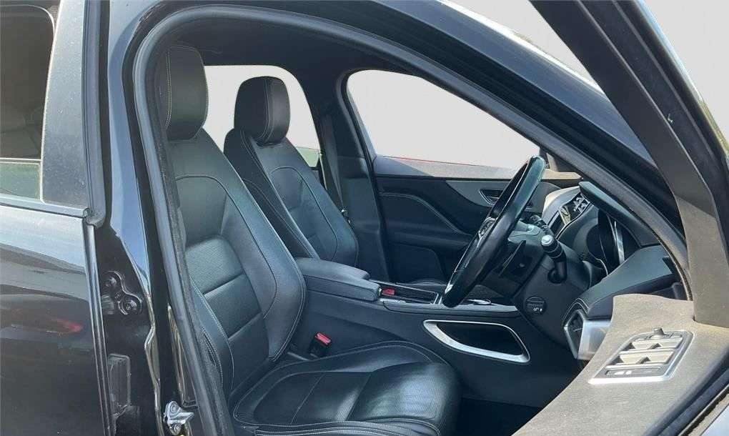 2017 JAGUAR F-PACE 2017 JAGUAR F-PACE