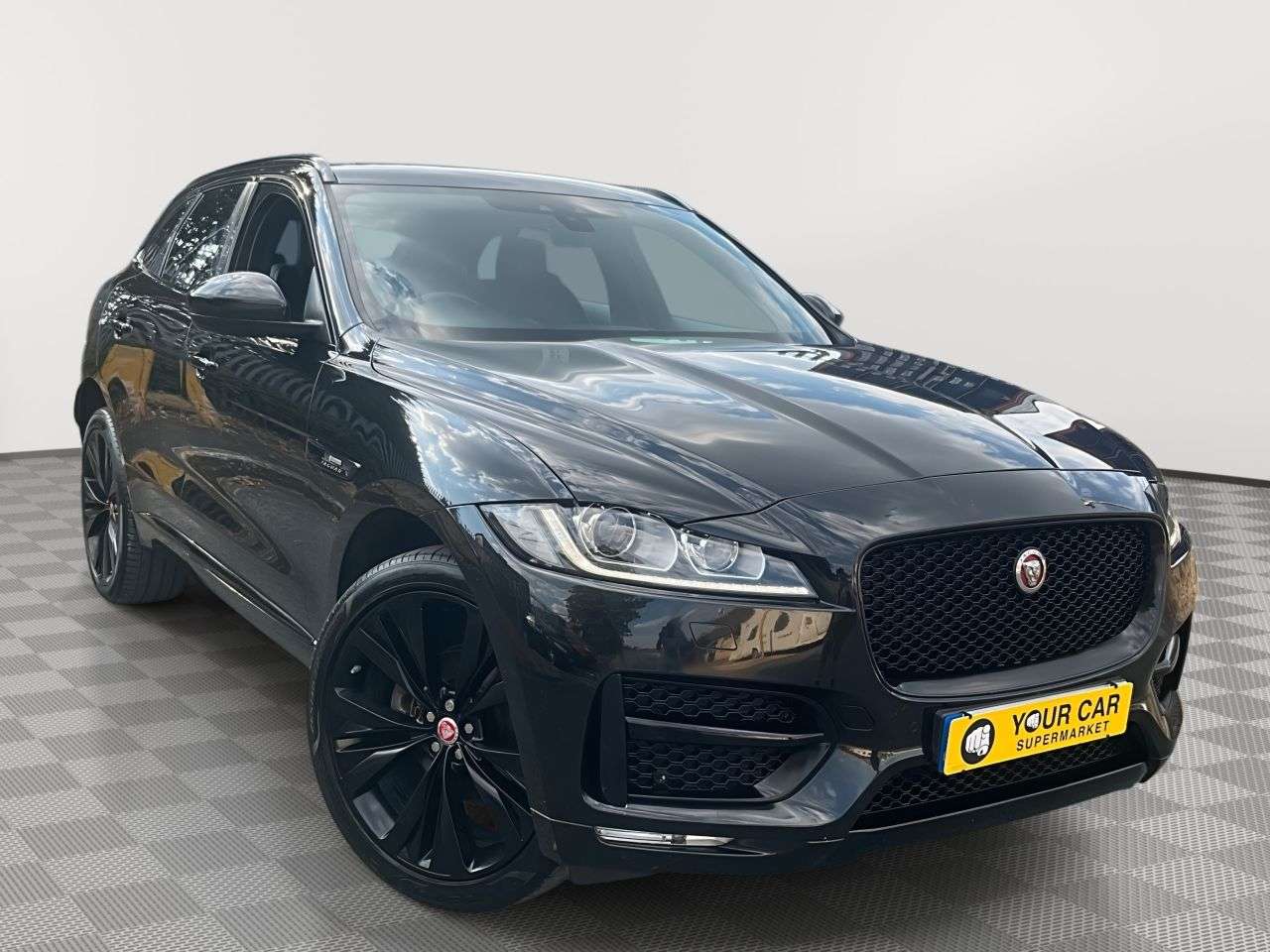 A 2017 JAGUAR F-PACE 2.0 D180 R-Sport SUV 5dr Diesel Auto AWD Euro 6 (s/s) (180 ps) 2 OWNERS / S A 2017 JAGUAR F-PACE 2.0 D180 R-Sport SUV 5dr Diesel Auto AWD Euro 6 (s/s) (180 ps) 2 OWNERS / S