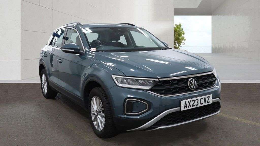 A 2023 VOLKSWAGEN T-ROC 1.5 TSI Life SUV 5dr Petrol DSG Euro 6 (s/s) (150 ps) 1 OWNER / SAT NAV / L A 2023 VOLKSWAGEN T-ROC 1.5 TSI Life SUV 5dr Petrol DSG Euro 6 (s/s) (150 ps) 1 OWNER / SAT NAV / L