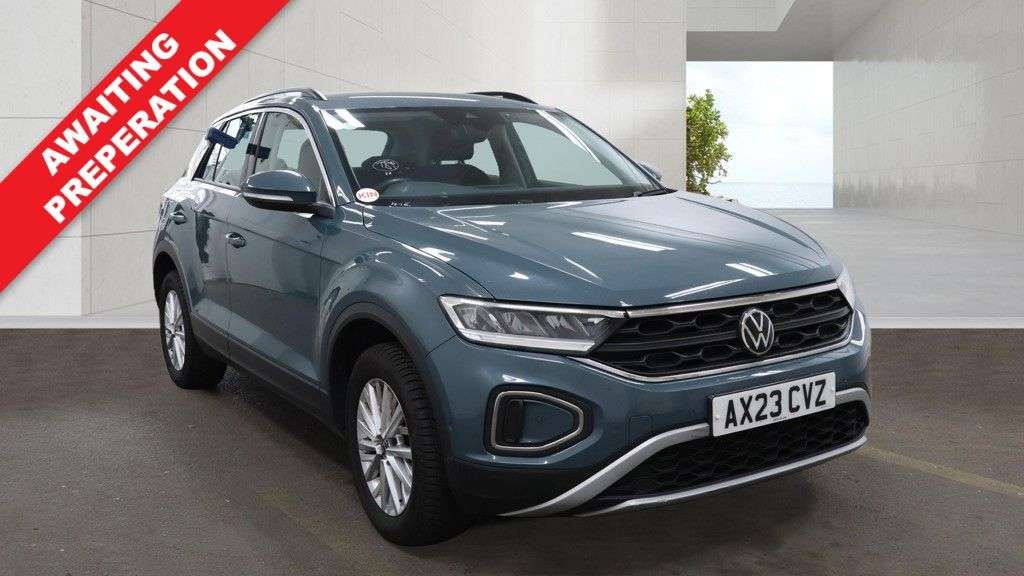 A 2023 VOLKSWAGEN T-ROC 1.5 TSI Life SUV 5dr Petrol DSG Euro 6 (s/s) (150 ps) 1 OWNER / SAT NAV / L A 2023 VOLKSWAGEN T-ROC 1.5 TSI Life SUV 5dr Petrol DSG Euro 6 (s/s) (150 ps) 1 OWNER / SAT NAV / L