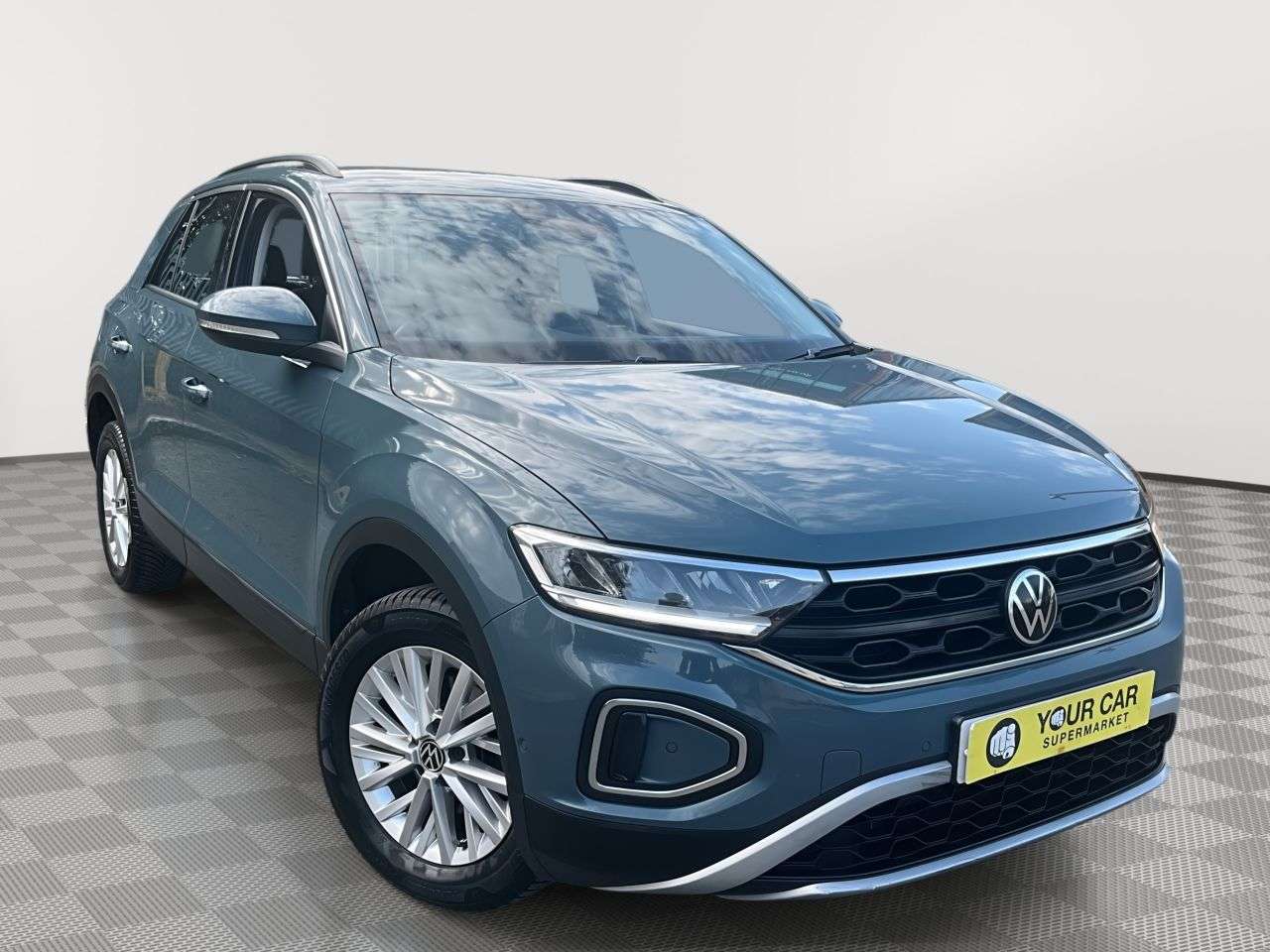 A 2023 VOLKSWAGEN T-ROC 1.5 TSI Life SUV 5dr Petrol DSG Euro 6 (s/s) (150 ps) 1 OWNER / SAT NAV / L A 2023 VOLKSWAGEN T-ROC 1.5 TSI Life SUV 5dr Petrol DSG Euro 6 (s/s) (150 ps) 1 OWNER / SAT NAV / L