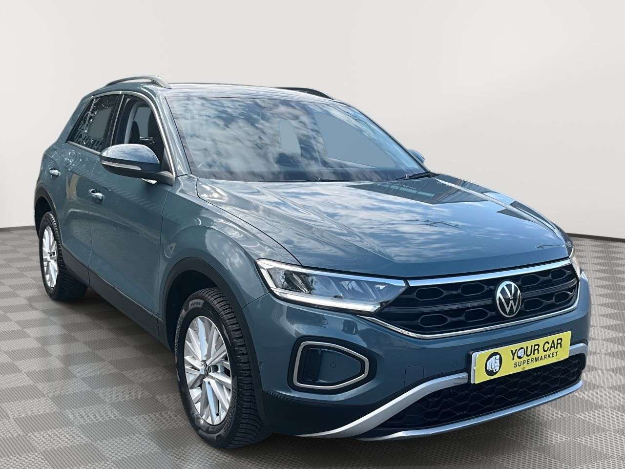 A 2023 VOLKSWAGEN T-ROC 1.5 TSI Life SUV 5dr Petrol DSG Euro 6 (s/s) (150 ps) 1 OWNER / SAT NAV / L A 2023 VOLKSWAGEN T-ROC 1.5 TSI Life SUV 5dr Petrol DSG Euro 6 (s/s) (150 ps) 1 OWNER / SAT NAV / L