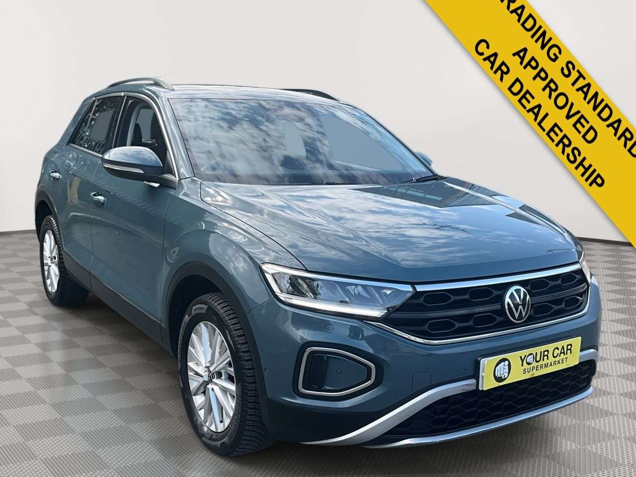 A 2023 VOLKSWAGEN T-ROC 1.5 TSI Life SUV 5dr Petrol DSG Euro 6 (s/s) (150 ps) 1 OWNER / SAT NAV / L A 2023 VOLKSWAGEN T-ROC 1.5 TSI Life SUV 5dr Petrol DSG Euro 6 (s/s) (150 ps) 1 OWNER / SAT NAV / L