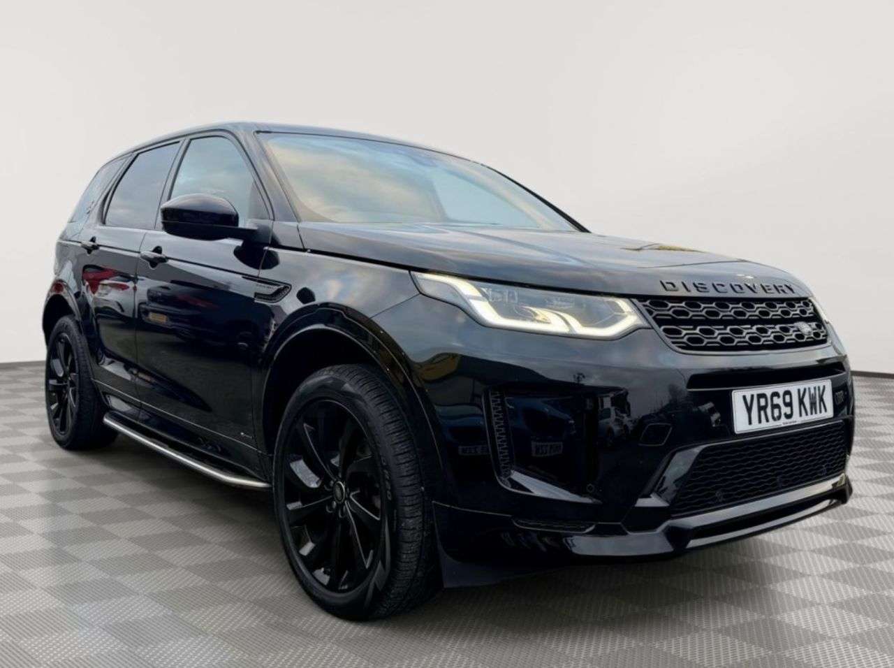 A 2021 LAND ROVER DISCOVERY SPORT 2.0 D180 MHEV R-Dynamic SE SUV 5dr Diesel Auto 4WD Euro 6 (s/s) (180 ps) A 2021 LAND ROVER DISCOVERY SPORT 2.0 D180 MHEV R-Dynamic SE SUV 5dr Diesel Auto 4WD Euro 6 (s/s) (180 ps)