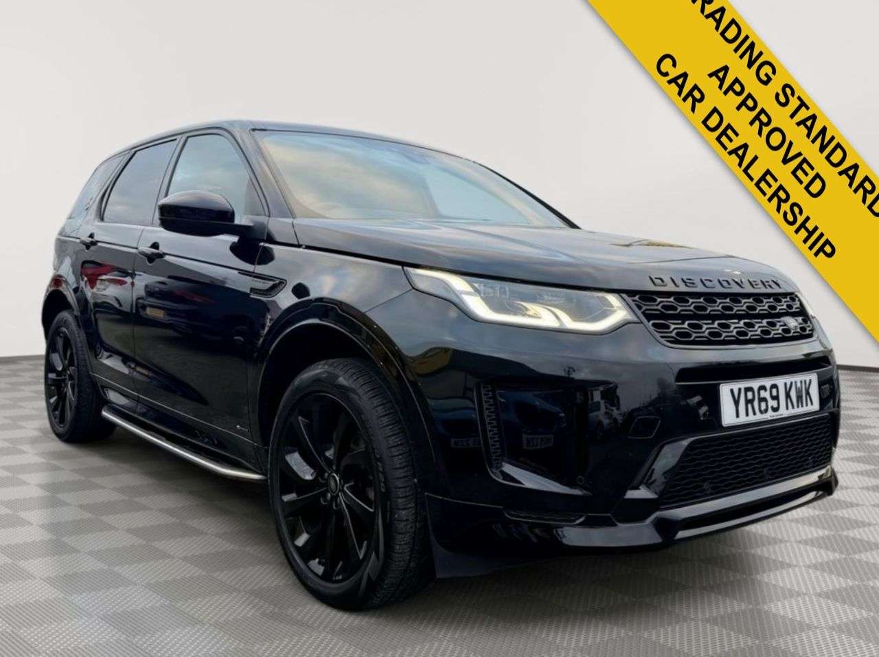 A 2021 LAND ROVER DISCOVERY SPORT 2.0 D180 MHEV R-Dynamic SE SUV 5dr Diesel Auto 4WD Euro 6 (s/s) (180 ps) A 2021 LAND ROVER DISCOVERY SPORT 2.0 D180 MHEV R-Dynamic SE SUV 5dr Diesel Auto 4WD Euro 6 (s/s) (180 ps)
