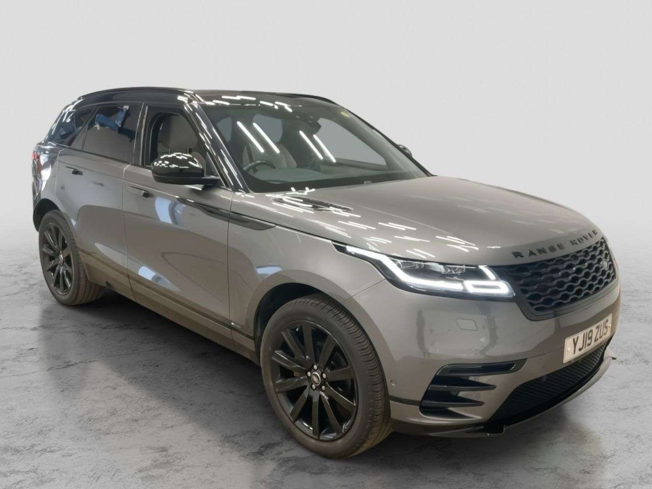 A 2019 LAND ROVER RANGE ROVER VELAR 2.0 D180 R-Dynamic SE SUV 5dr Diesel Auto 4WD Euro 6 (s/s) (180 ps) 2 KEYS/ A 2019 LAND ROVER RANGE ROVER VELAR 2.0 D180 R-Dynamic SE SUV 5dr Diesel Auto 4WD Euro 6 (s/s) (180 ps) 2 KEYS/
