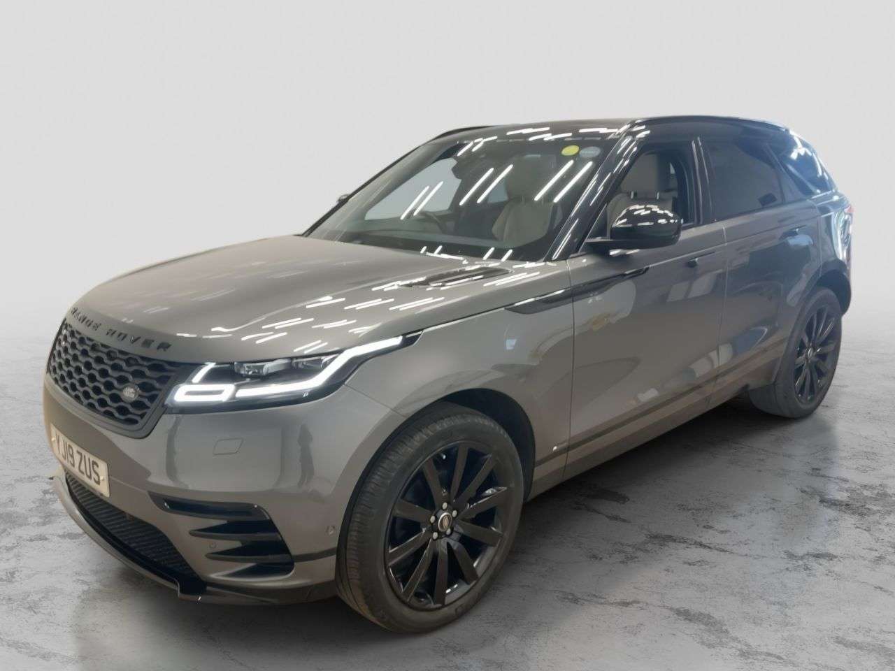 A 2019 LAND ROVER RANGE ROVER VELAR 2.0 D180 R-Dynamic SE SUV 5dr Diesel Auto 4WD Euro 6 (s/s) (180 ps) 2 KEYS/ A 2019 LAND ROVER RANGE ROVER VELAR 2.0 D180 R-Dynamic SE SUV 5dr Diesel Auto 4WD Euro 6 (s/s) (180 ps) 2 KEYS/