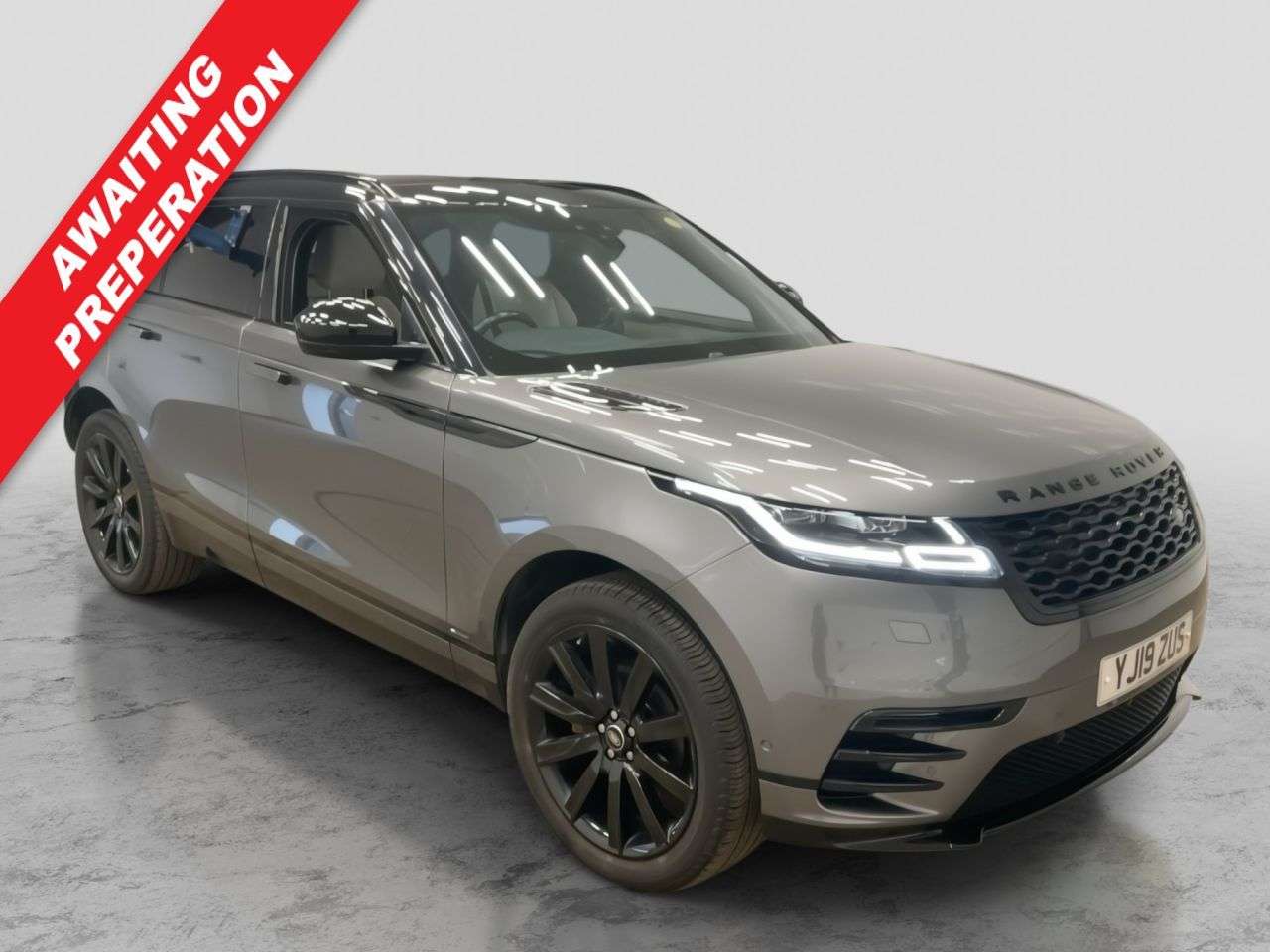 A 2019 LAND ROVER RANGE ROVER VELAR 2.0 D180 R-Dynamic SE SUV 5dr Diesel Auto 4WD Euro 6 (s/s) (180 ps) 2 KEYS/ A 2019 LAND ROVER RANGE ROVER VELAR 2.0 D180 R-Dynamic SE SUV 5dr Diesel Auto 4WD Euro 6 (s/s) (180 ps) 2 KEYS/