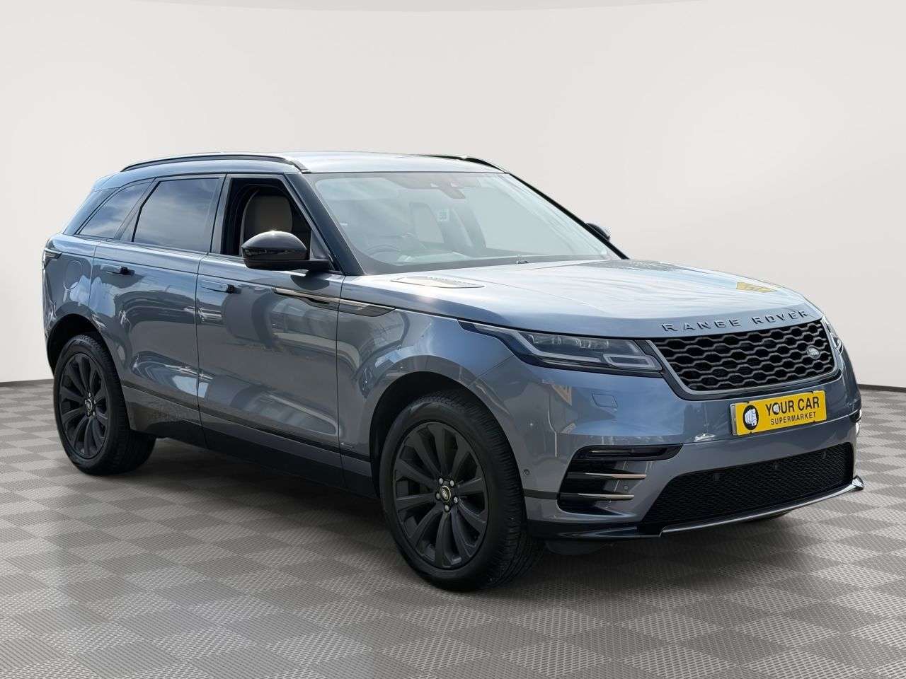 A 2018 LAND ROVER RANGE ROVER VELAR 2.0 D180 R-Dynamic SE SUV 5dr Diesel Auto 4WD Euro 6 (s/s) (180 ps) 2 KEYS/ A 2018 LAND ROVER RANGE ROVER VELAR 2.0 D180 R-Dynamic SE SUV 5dr Diesel Auto 4WD Euro 6 (s/s) (180 ps) 2 KEYS/