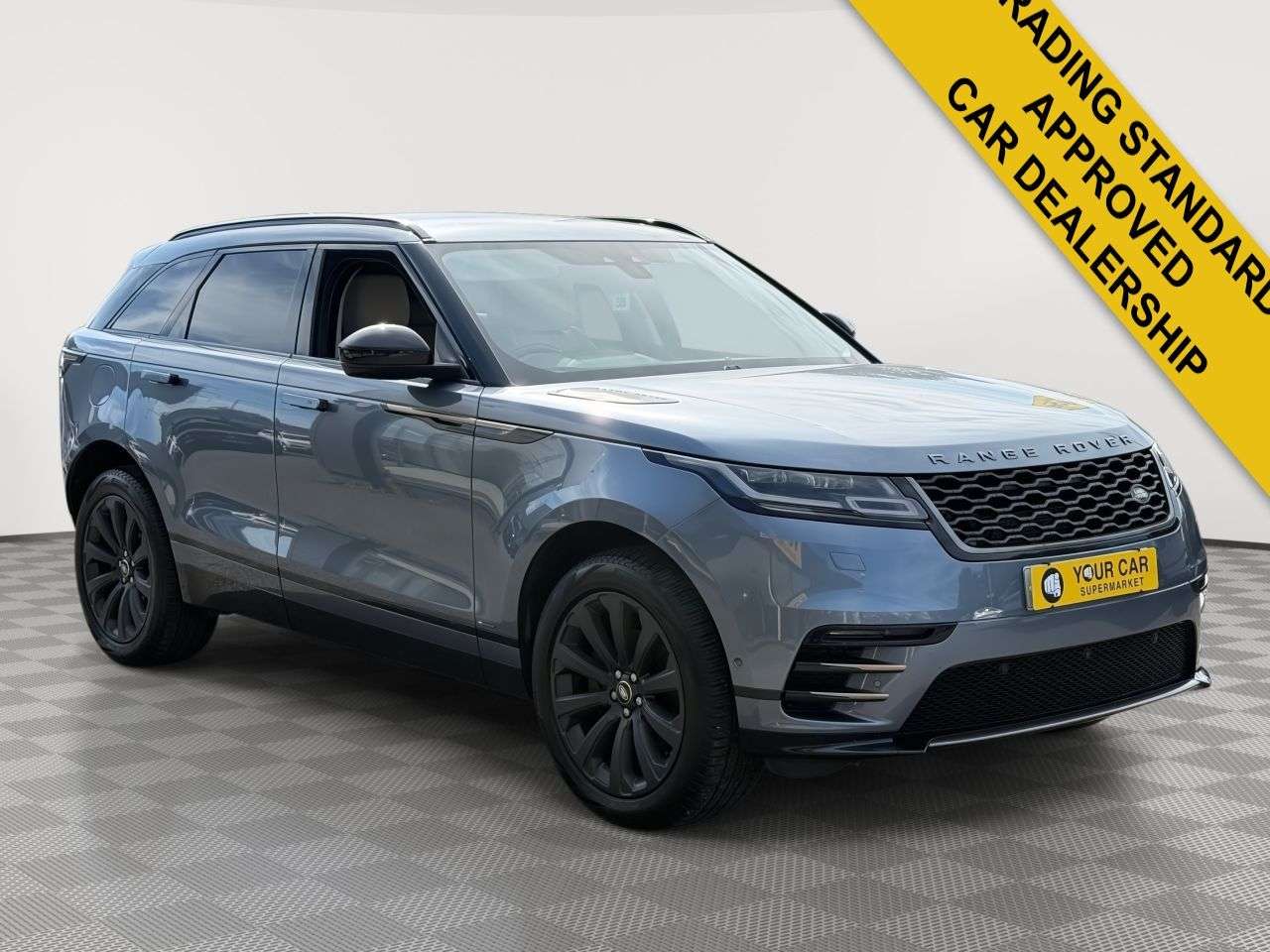 A 2018 LAND ROVER RANGE ROVER VELAR 2.0 D180 R-Dynamic SE SUV 5dr Diesel Auto 4WD Euro 6 (s/s) (180 ps) 2 KEYS/ A 2018 LAND ROVER RANGE ROVER VELAR 2.0 D180 R-Dynamic SE SUV 5dr Diesel Auto 4WD Euro 6 (s/s) (180 ps) 2 KEYS/