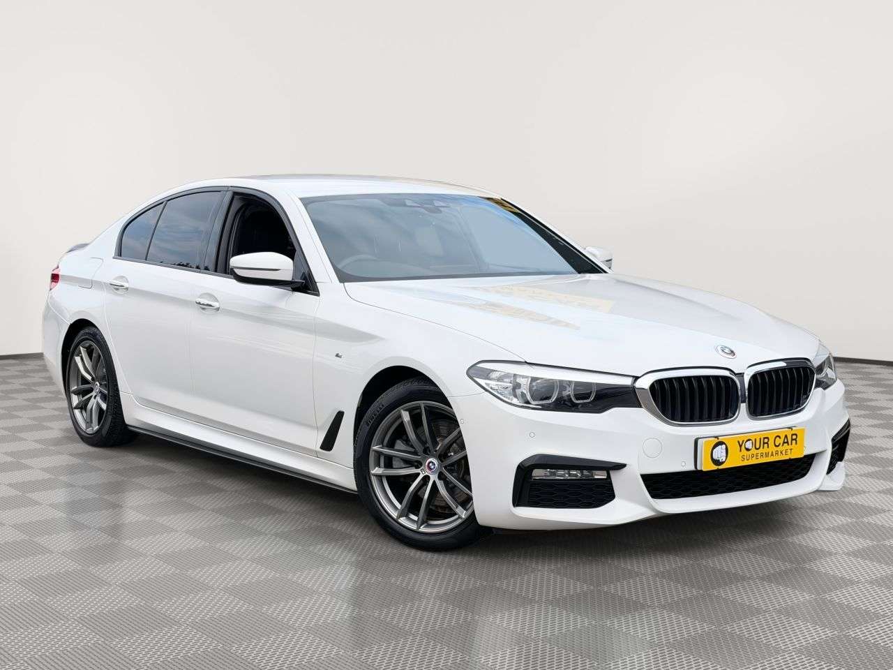 A 2017 BMW 5 SERIES 2.0 520d M Sport Saloon 4dr Diesel Auto xDrive Euro 6 (s/s) (190 ps) 2 KEYS A 2017 BMW 5 SERIES 2.0 520d M Sport Saloon 4dr Diesel Auto xDrive Euro 6 (s/s) (190 ps) 2 KEYS