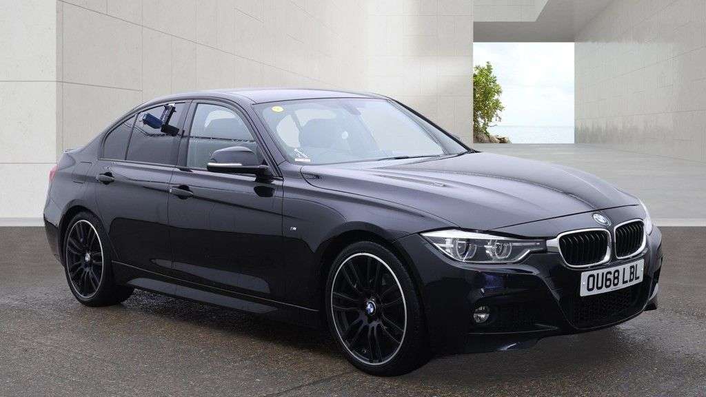A 2018 BMW 3 SERIES 2.0 320i M Sport Saloon 4dr Petrol Auto Euro 6 (s/s) (184 ps) 2 KEYS / HEAT A 2018 BMW 3 SERIES 2.0 320i M Sport Saloon 4dr Petrol Auto Euro 6 (s/s) (184 ps) 2 KEYS / HEAT