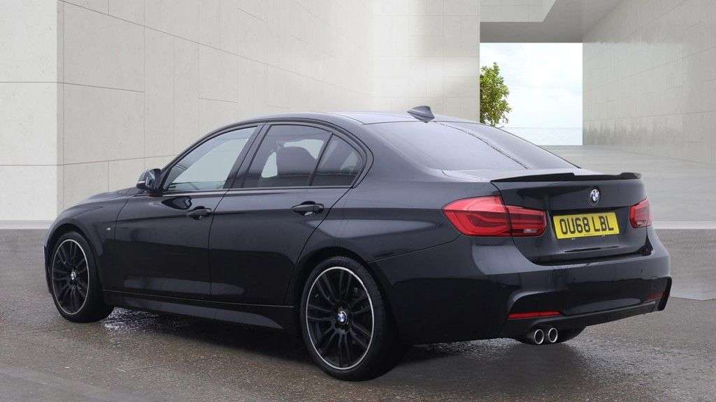 A 2018 BMW 3 SERIES 2.0 320i M Sport Saloon 4dr Petrol Auto Euro 6 (s/s) (184 ps) 2 KEYS / HEAT A 2018 BMW 3 SERIES 2.0 320i M Sport Saloon 4dr Petrol Auto Euro 6 (s/s) (184 ps) 2 KEYS / HEAT