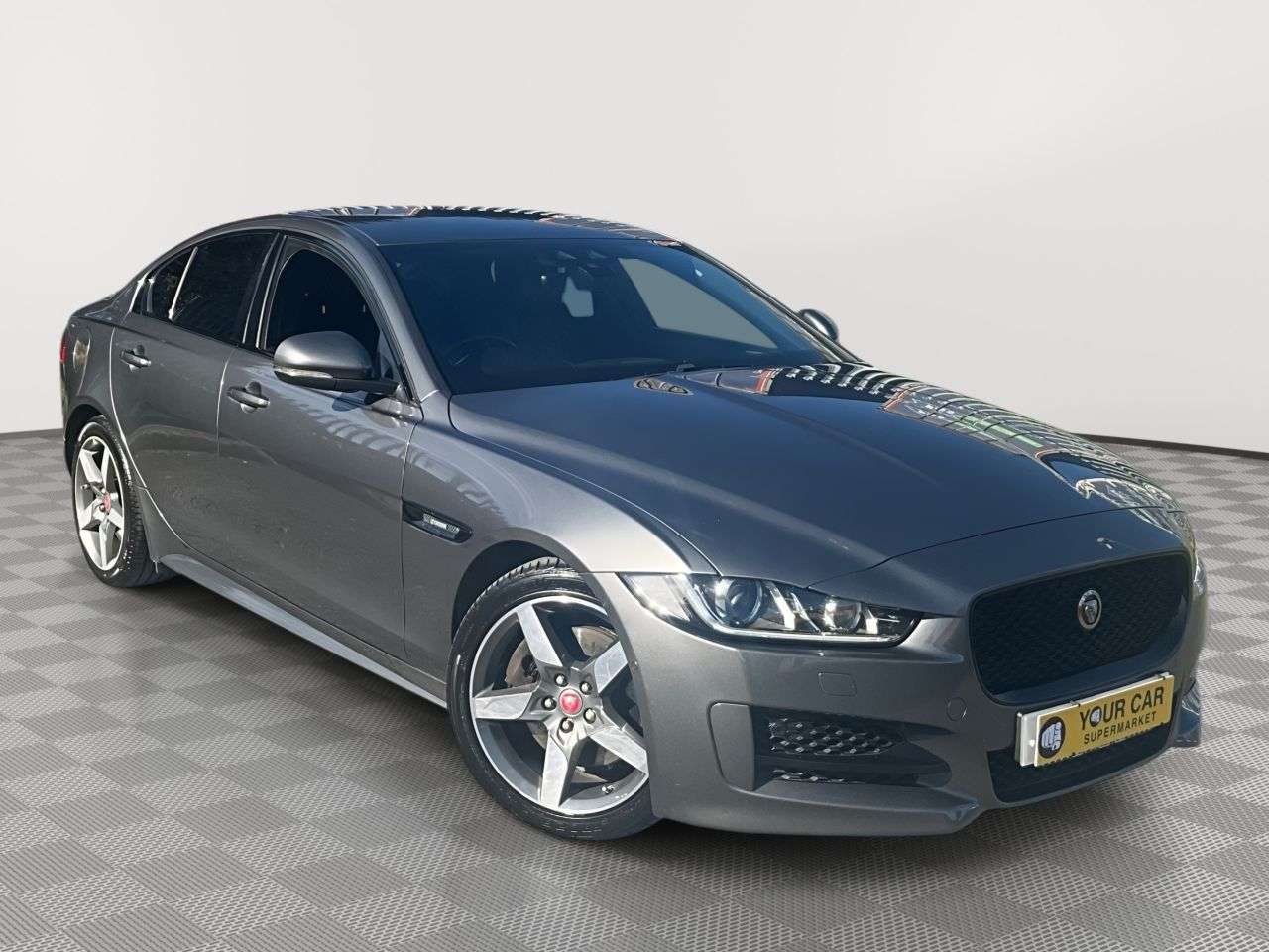 A 2019 JAGUAR XE 2.0i GPF R-Sport Saloon 4dr Petrol Auto Euro 6 (s/s) (200 ps) PARKING SENSO A 2019 JAGUAR XE 2.0i GPF R-Sport Saloon 4dr Petrol Auto Euro 6 (s/s) (200 ps) PARKING SENSO