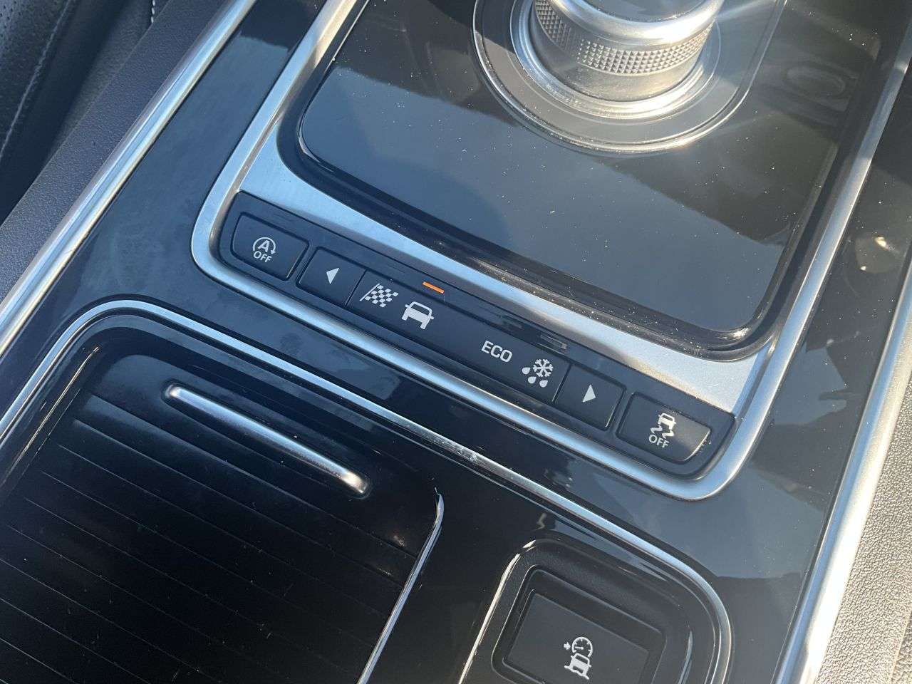 2019 JAGUAR XE 2019 JAGUAR XE
