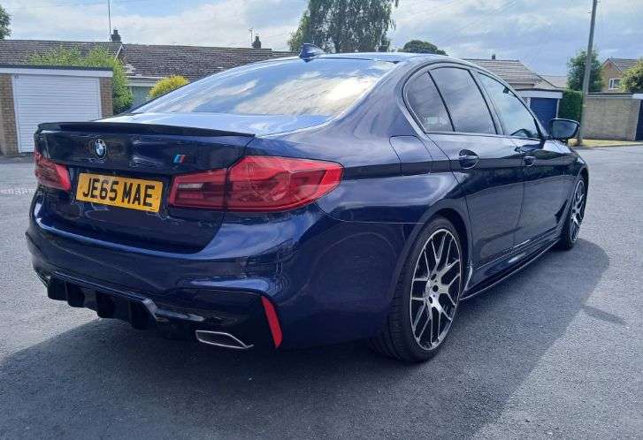 A 2020 BMW 5 SERIES 2.0 520i GPF M Sport Saloon 4dr Petrol Auto Euro 6 (s/s) (184 ps) APPLE CAR A 2020 BMW 5 SERIES 2.0 520i GPF M Sport Saloon 4dr Petrol Auto Euro 6 (s/s) (184 ps) APPLE CAR