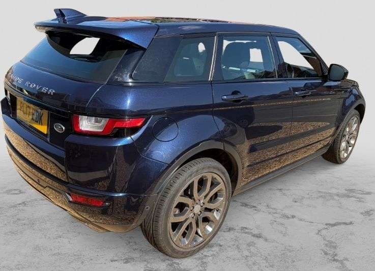 A 2017 LAND ROVER RANGE ROVER EVOQUE 2.0 TD4 HSE Dynamic SUV 5dr Diesel Manual 4WD Euro 6 (s/s) (180 ps) APPLE C A 2017 LAND ROVER RANGE ROVER EVOQUE 2.0 TD4 HSE Dynamic SUV 5dr Diesel Manual 4WD Euro 6 (s/s) (180 ps) APPLE C