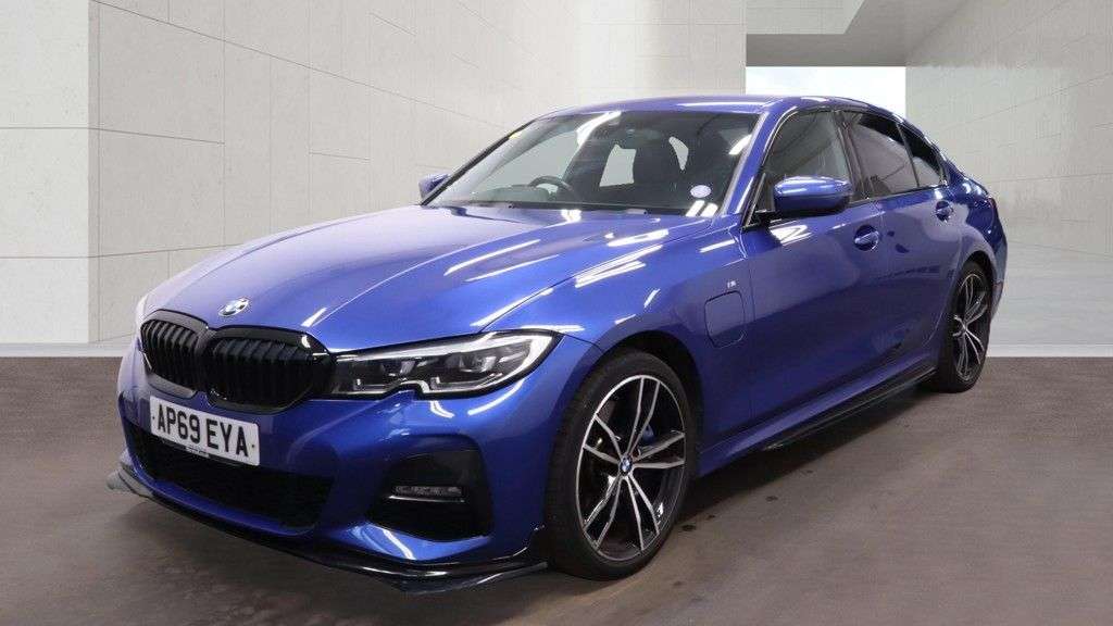 A 2020 BMW 3 SERIES 2.0 330e 12kWh M Sport Saloon 4dr Petrol Plug-in Hybrid Auto Euro 6 (s/s) ( A 2020 BMW 3 SERIES 2.0 330e 12kWh M Sport Saloon 4dr Petrol Plug-in Hybrid Auto Euro 6 (s/s) (