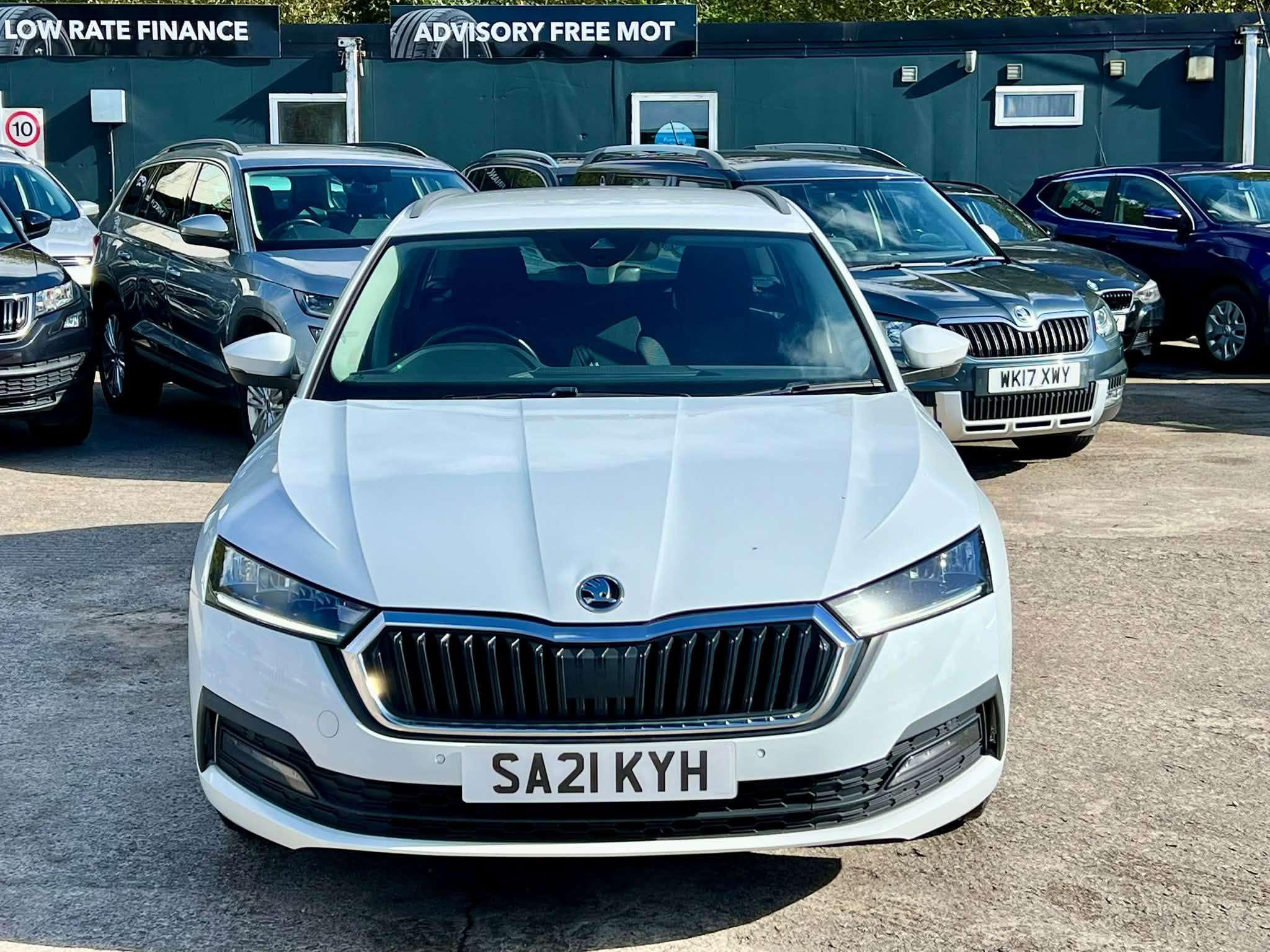 A 2021 SKODA OCTAVIA 1.0 TSI SE Technology Estate 5dr Petrol Manual Euro 6 (s/s) (110 ps) A 2021 SKODA OCTAVIA 1.0 TSI SE Technology Estate 5dr Petrol Manual Euro 6 (s/s) (110 ps)