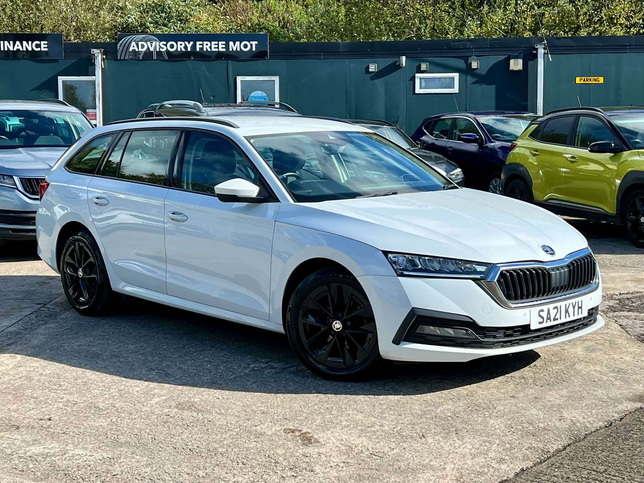 A 2021 SKODA OCTAVIA 1.0 TSI SE Technology Estate 5dr Petrol Manual Euro 6 (s/s) (110 ps) A 2021 SKODA OCTAVIA 1.0 TSI SE Technology Estate 5dr Petrol Manual Euro 6 (s/s) (110 ps)