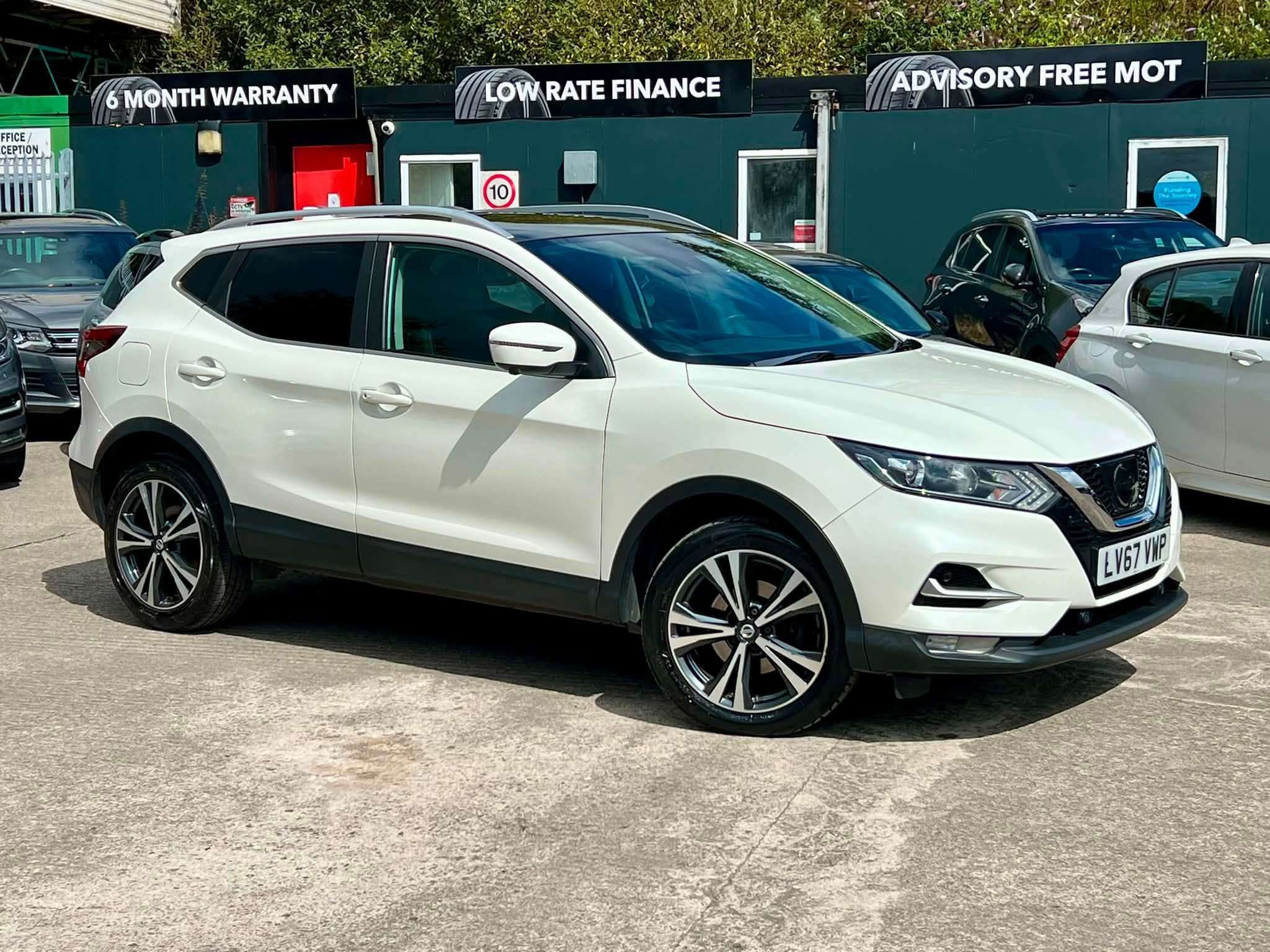 A 2017 NISSAN QASHQAI 1.2 DIG-T N-Connecta SUV 5dr Petrol Manual Euro 6 (s/s) (115 ps) A 2017 NISSAN QASHQAI 1.2 DIG-T N-Connecta SUV 5dr Petrol Manual Euro 6 (s/s) (115 ps)